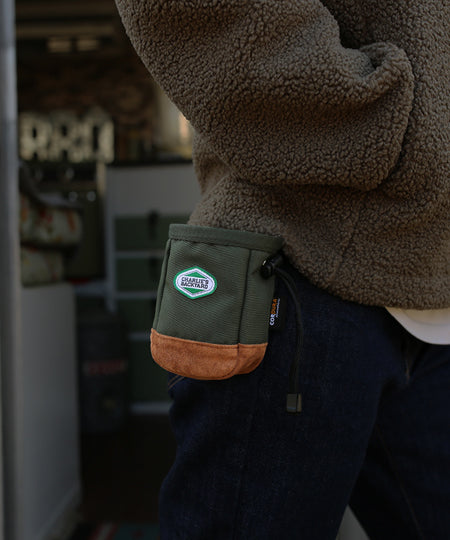 Charlie_s-Backyard-pochette-friandises-TOWN-CORDURA-pour-chien-vert