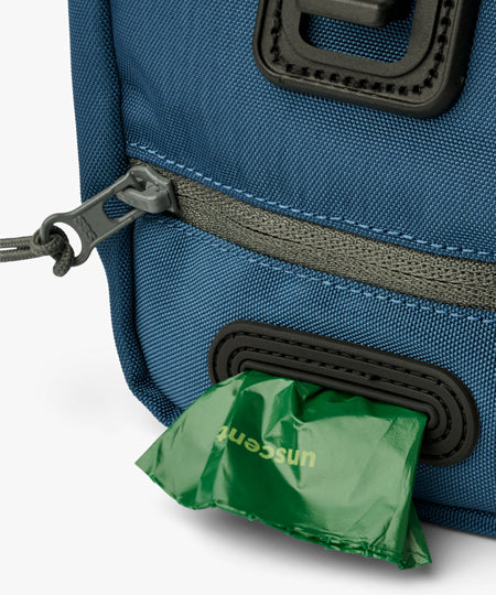 DOG-Copenhagen-sac-a-friandises-pour-chien-go-explorer-treat-bag-bleu