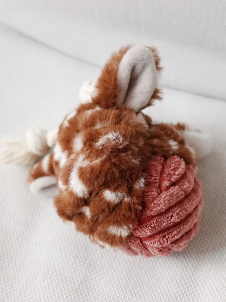       Lambwolf-Collective-jouet-ball-pop-design-minimalist-pour-chien-giraffe