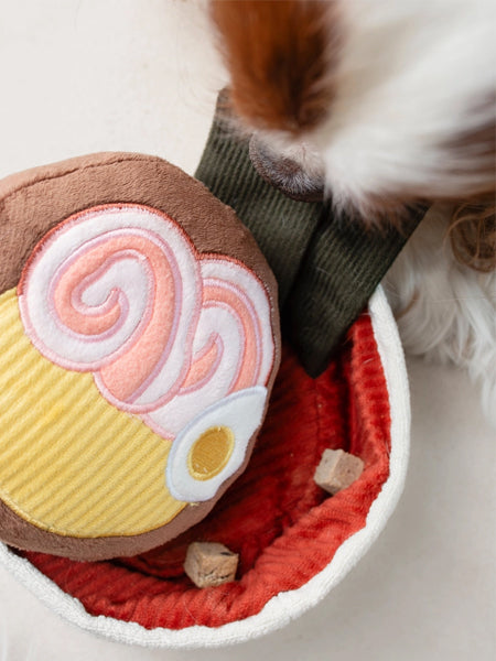 Lambwolf-Collective-jouet-design-minimalist-pour-chien-ramen